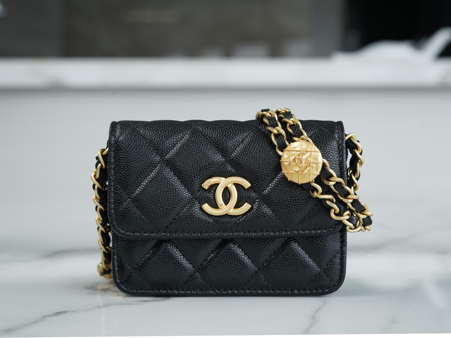Ch**el bag(9x12.3x3.2cm)