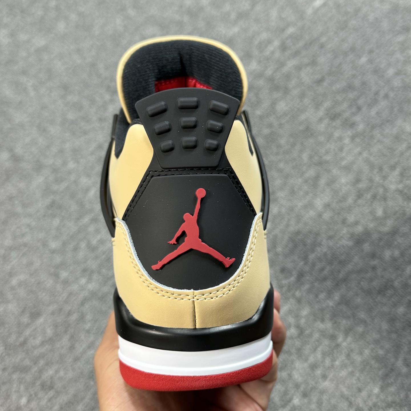 Air Jordan 4 PIZZA